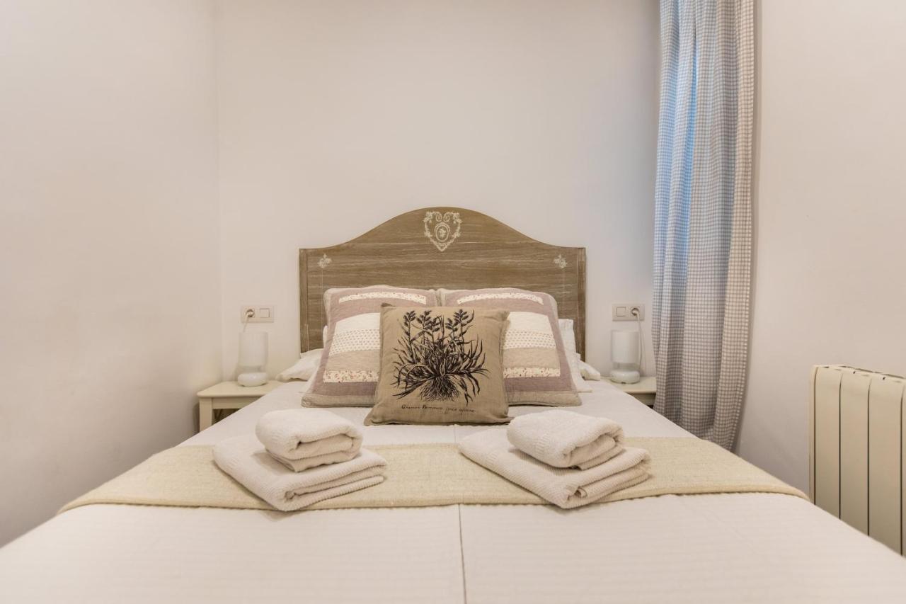 Pere Serafi 2 bedroom apartment Barcelona Bagian luar foto