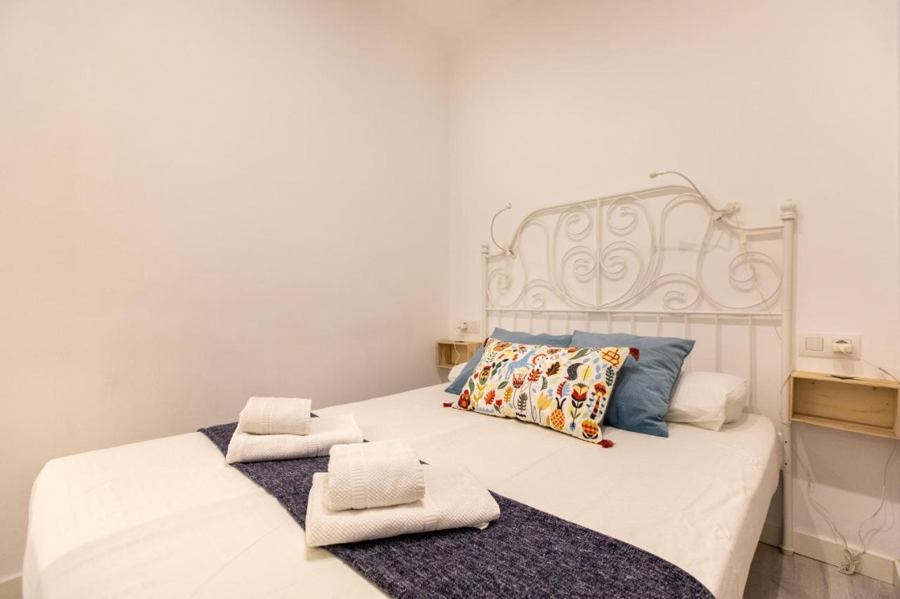 Pere Serafi 2 bedroom apartment Barcelona Bagian luar foto