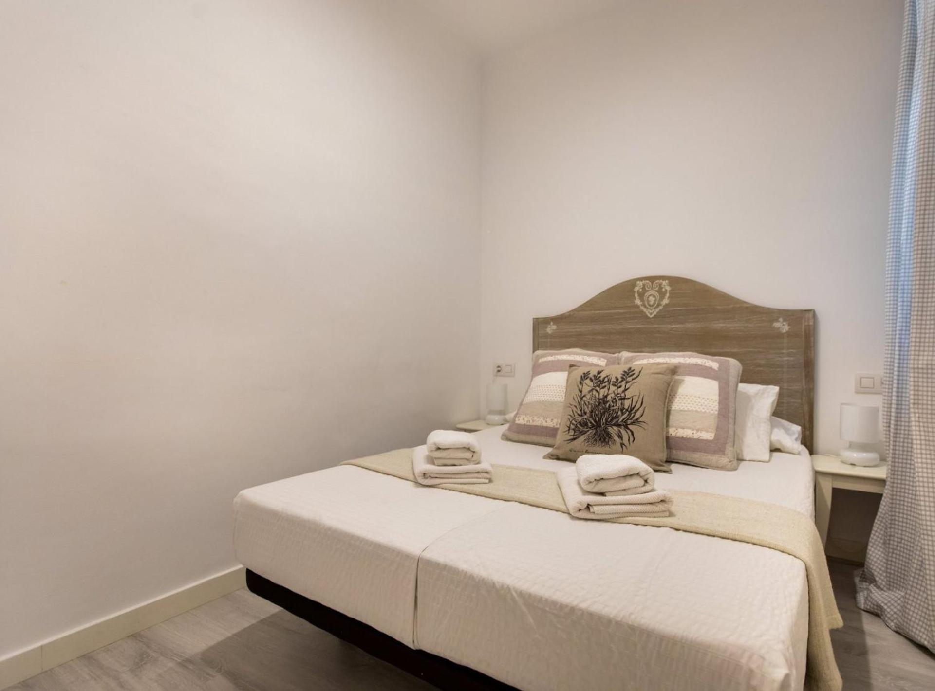 Pere Serafi 2 bedroom apartment Barcelona Bagian luar foto