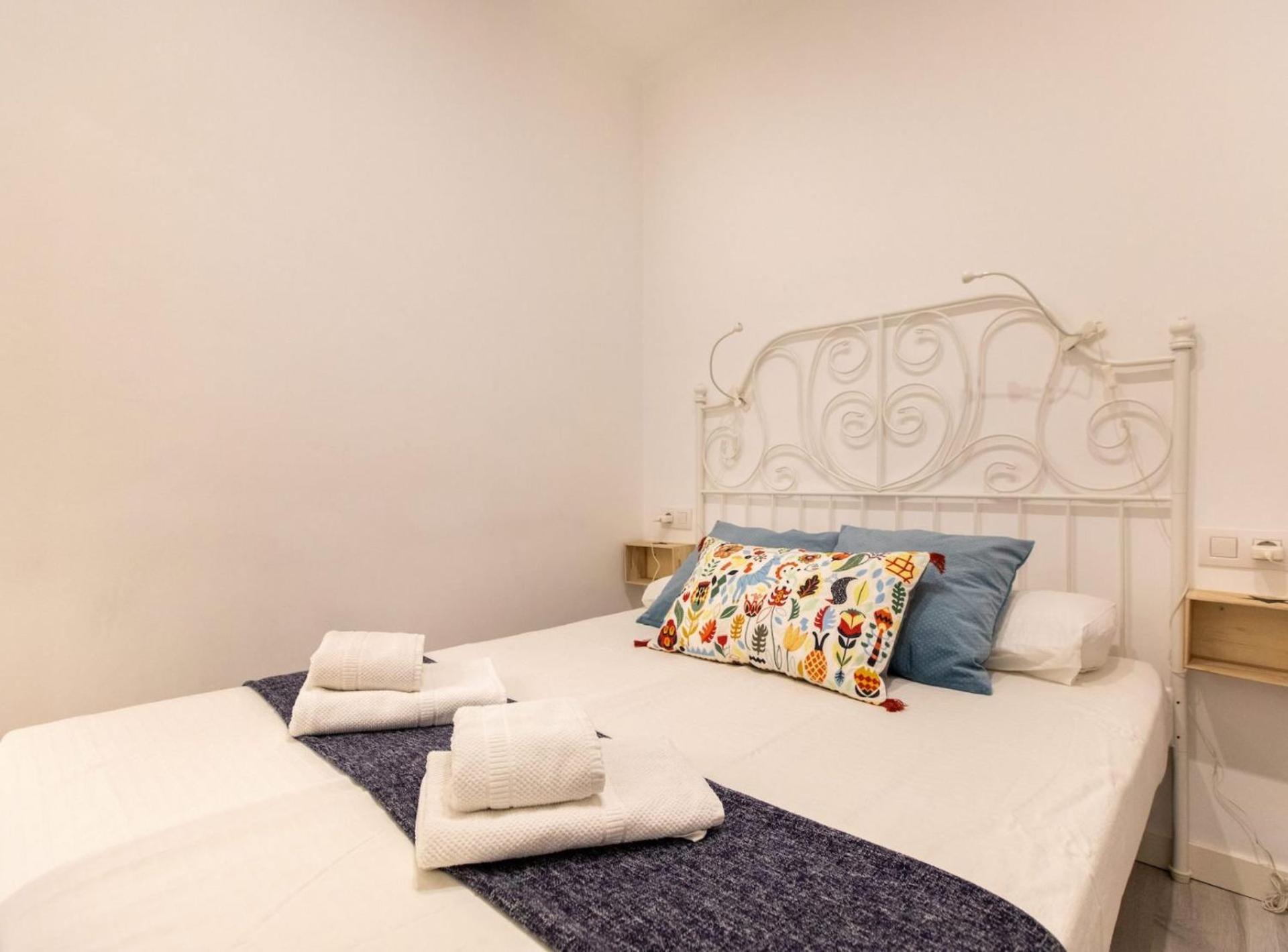 Pere Serafi 2 bedroom apartment Barcelona Bagian luar foto